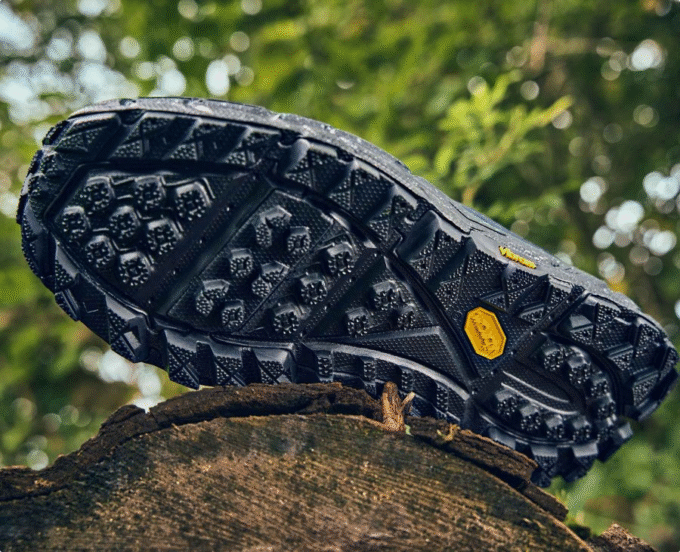 HOKA ONE ONE Stealth/Tech Mafate Speed  4 Lite